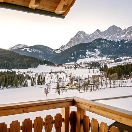 Alpin Residenz Dachsteinperle アパートホテル