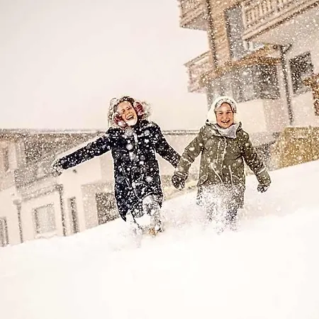 アパートホテル Alpin Residenz Dachsteinperle 4*